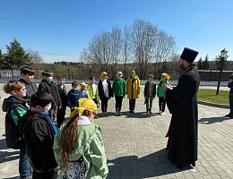 21 апреля ученики начальной школы посетили в храм Покрова Пресвятой Богородицы, что в селе Покров.